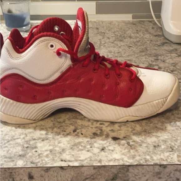 Size 9 Jordan sneakers red and white good condition released in 2016 - Picture 5 of 6
